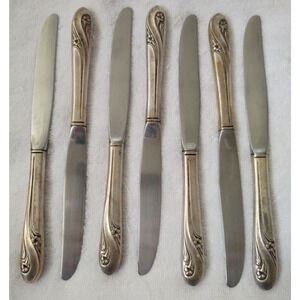 Holmes & Edwards Stainless Romance Pattern Dinner Knifes - 7 Pieces